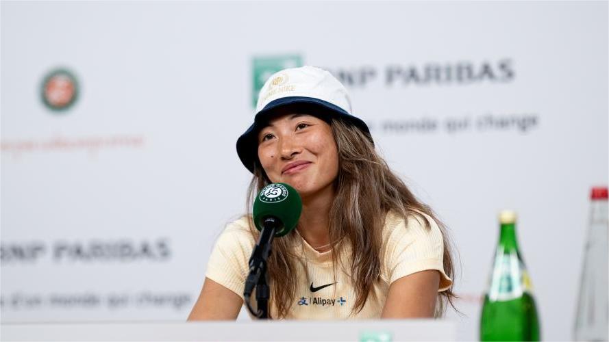 Zheng cruises into French Open 2nd round as Cornet retires in tears