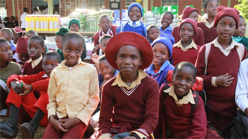 Chinese embassy donates necessities to Zimbabwean children