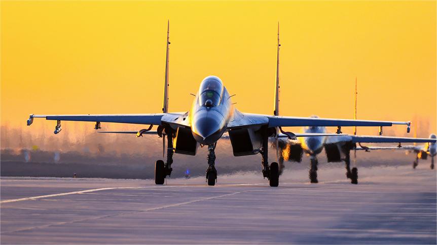 Fighter jets get ready for flight training