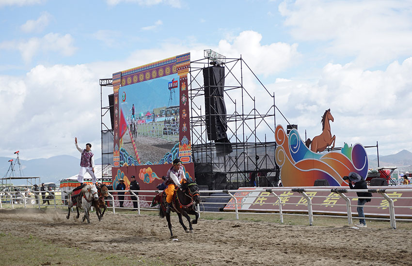 Grand horse racing event held in Shangri-La, SW China’s Yunnan