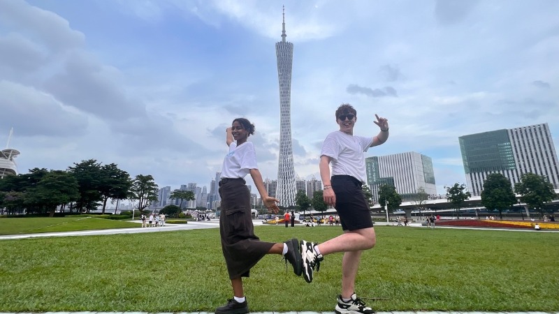UK students admire unique architecture of Guangzhou's Canton Tower