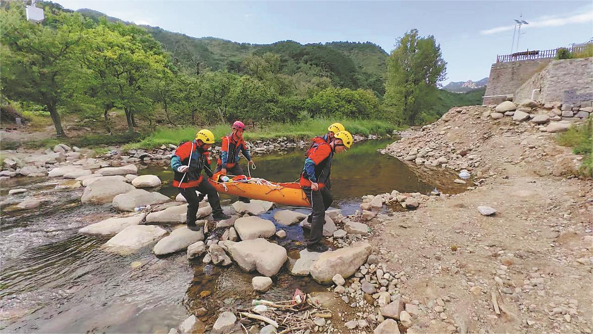 Civilians and firefighters unite to save man from river rapids