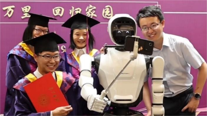 Robot joins graduation ceremony