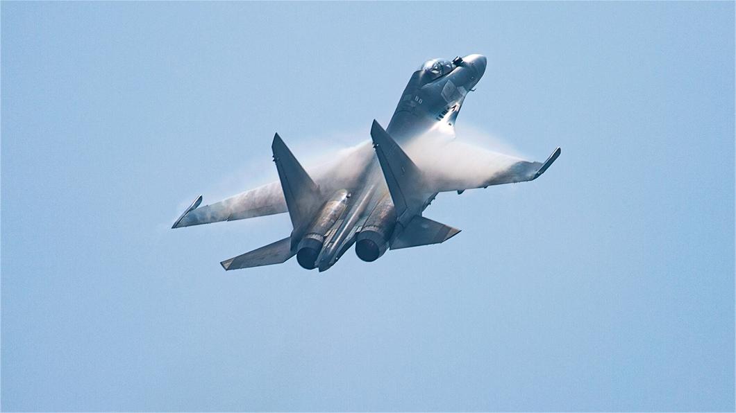 Fighter jets in flight training