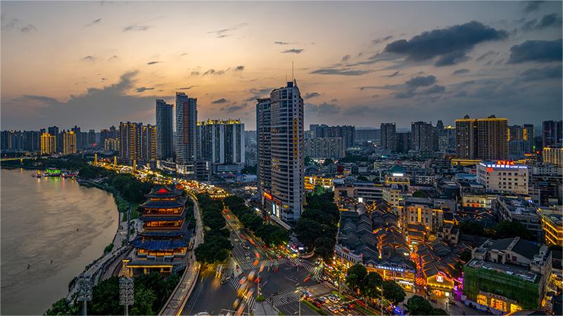 Vibrant nightlife attracts visitors to S China's Guangxi