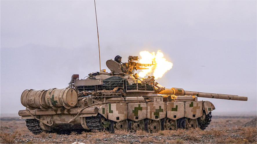 Soldier fires MBT machine gun