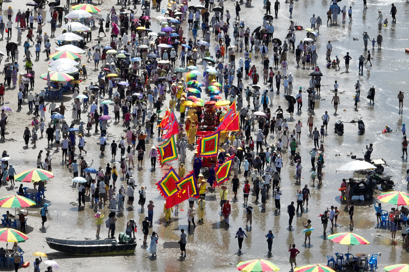 S China's Jing ethnic group celebrates traditional Ha Festival