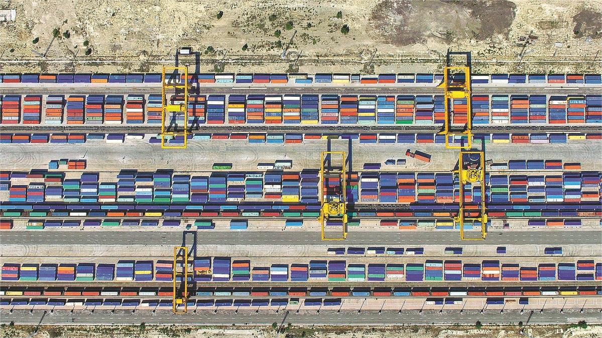 Exploring the bustling border gates of an open China