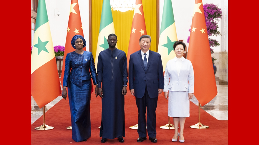 Xi holds talks with Senegalese president