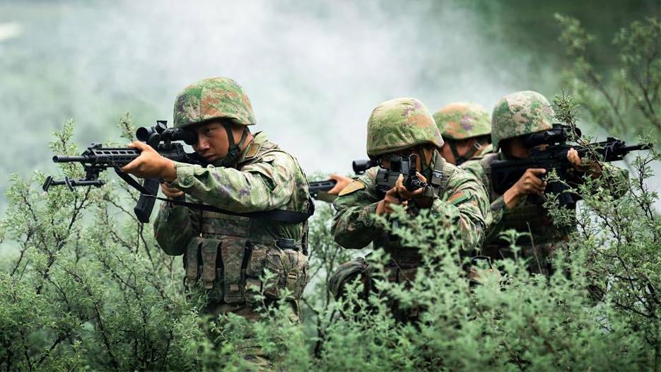 Soldiers get trained in improvised war preparedness maneuver training