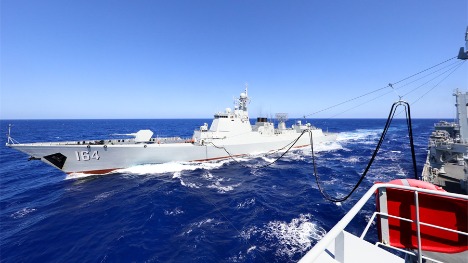 Comprehensive supply ship Luomahu conducts replenishment-at-sea
