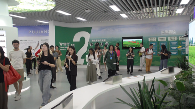 Latin American journalists amazed by China's agricultural development in Sichuan
