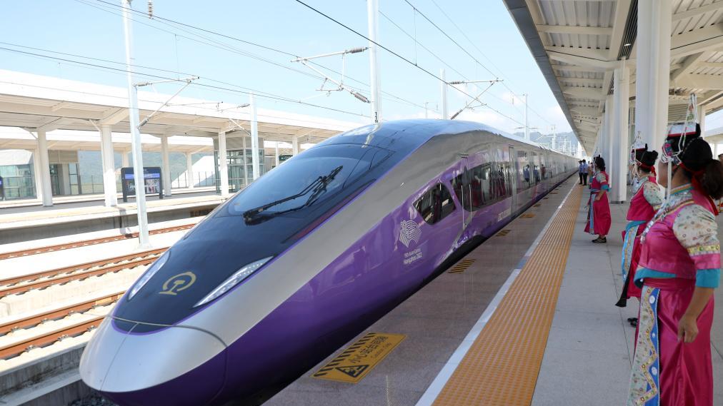 High-speed trains gear up for National Day Holiday travel rush