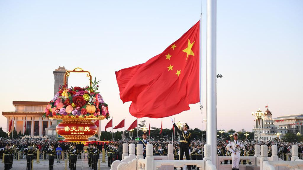 Flag-raising ceremony held at Tian'anmen Square to mark 75th founding anniv. of PRC