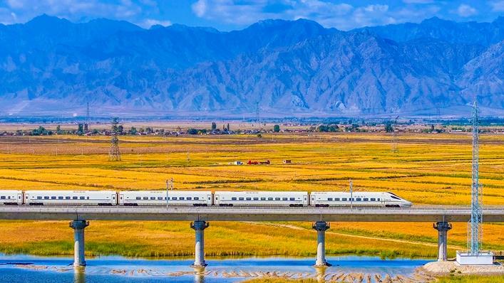 Catch the high-speed train to discover autumn in NW China's Ningxia