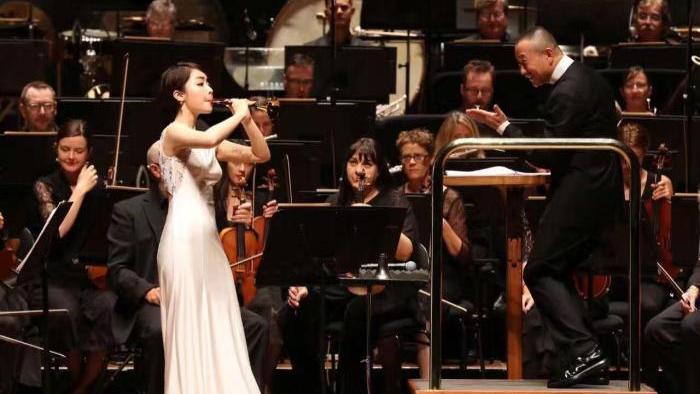 Chinese suona player blows audience away in Paris