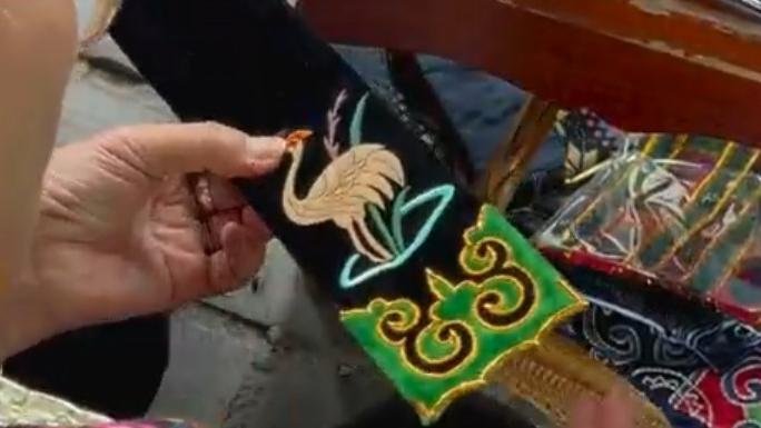 Asia-Pacific journalist experiences sewing Miao Embroidery, a 'history book worn on the body'