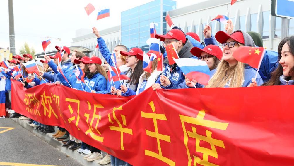 Runjia in Kazan | Xi welcomed at airport