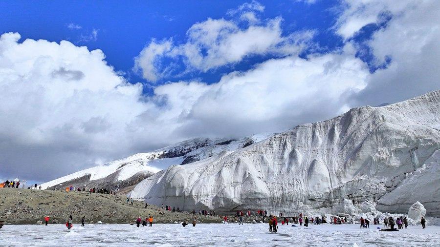 Stunning glacier park enchants visitors in NW China's Xinjiang