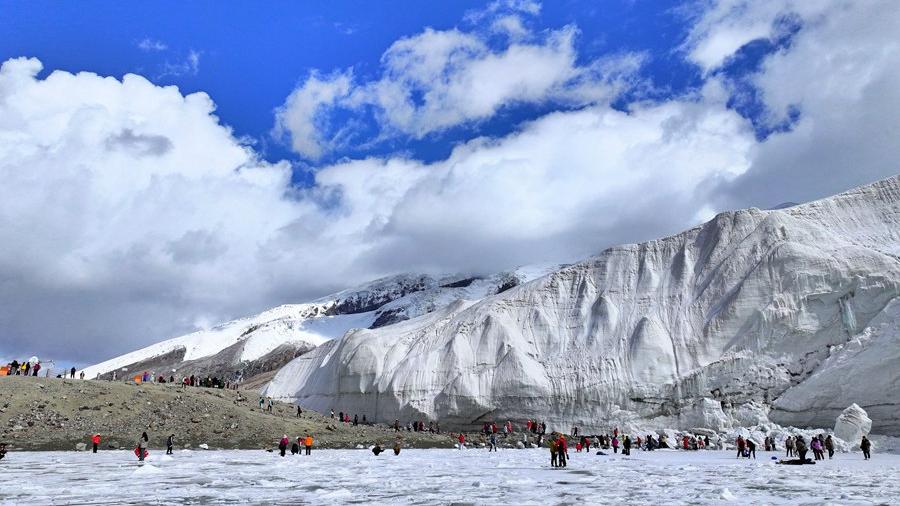 Stunning glacier park enchants visitors in NW China's Xinjiang