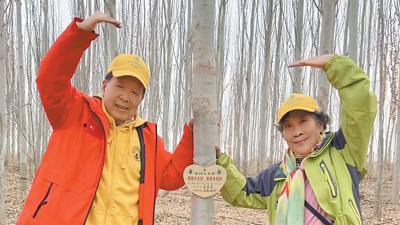 Elderly couple leads an effort to plant over 40,000 trees in desert in NW China's Xinjiang