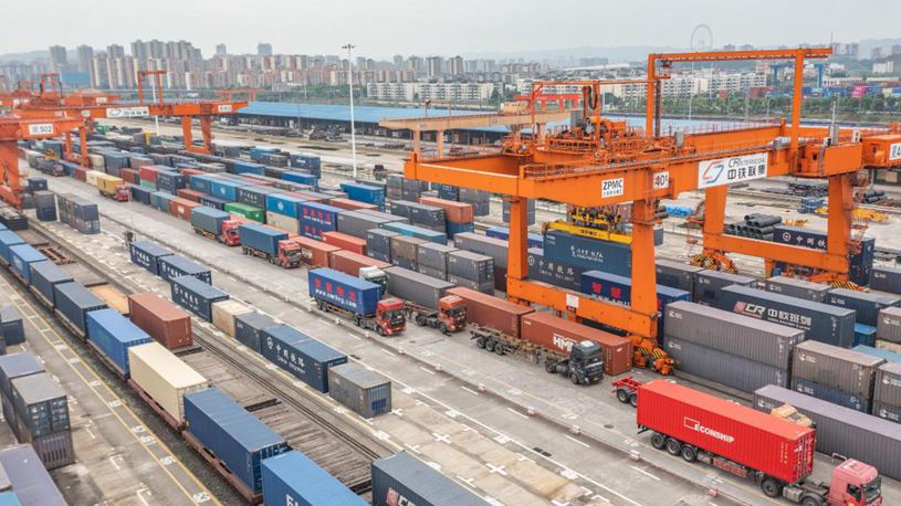 China-Europe freight train service hits 100,000 trips