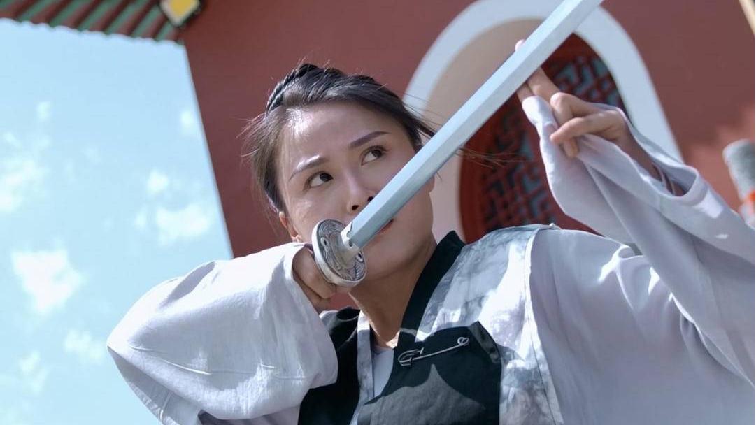 Young Chinese female swordsmith introduces ancient Longquan sword-making technique via livestreaming