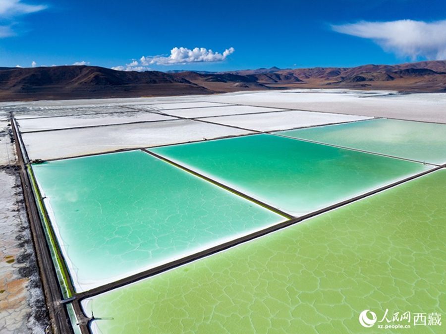 Zabuye Salt Lake in SW China's Xizang offers breathtaking scenery, green solution to lithium carbonate production