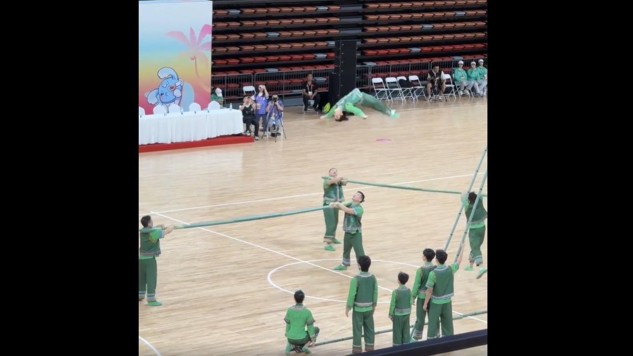 Team Guangdong showcases acrobatic moves on bamboo poles