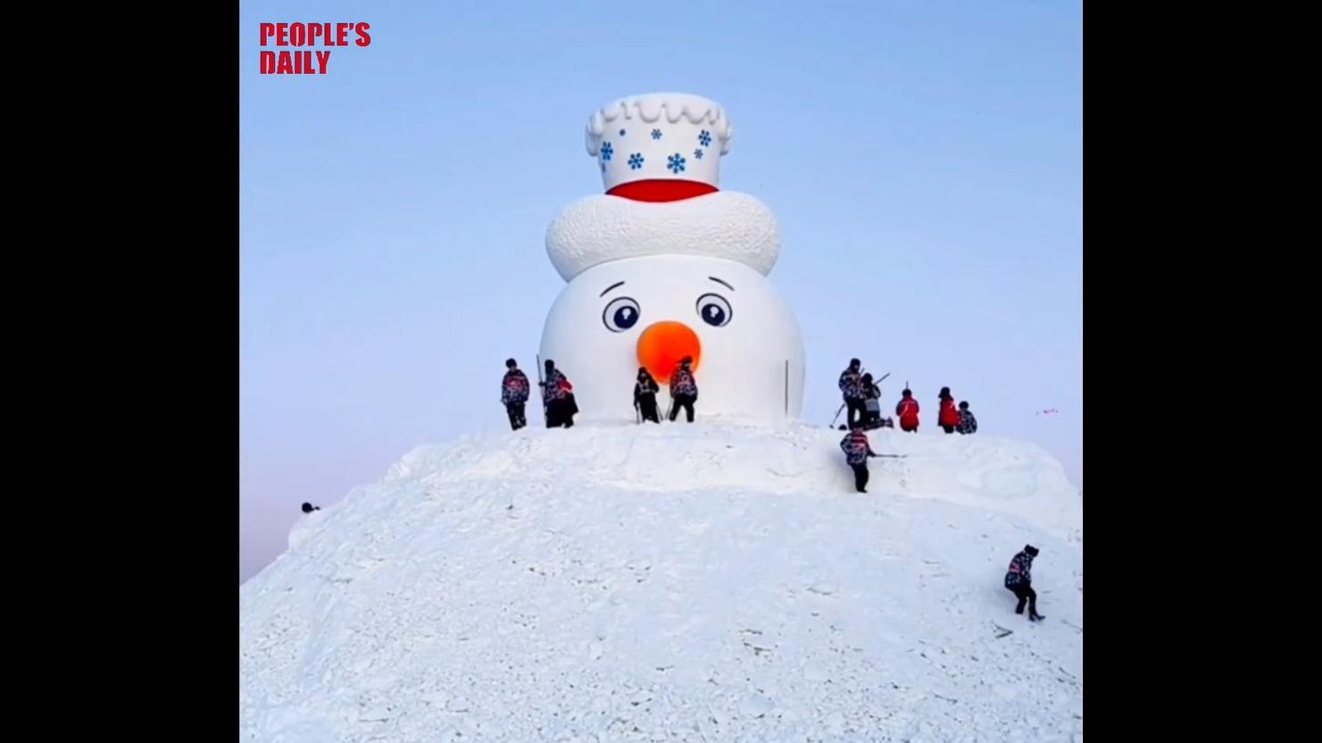 Giant snowman heralds Harbin's winter tourism season