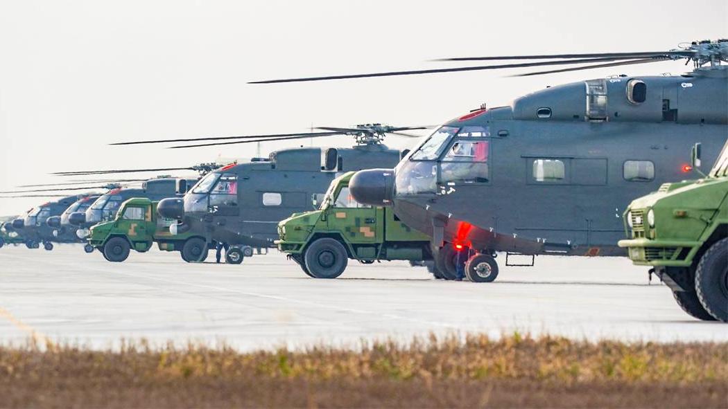 Multi-type army helicopters engage in flight training