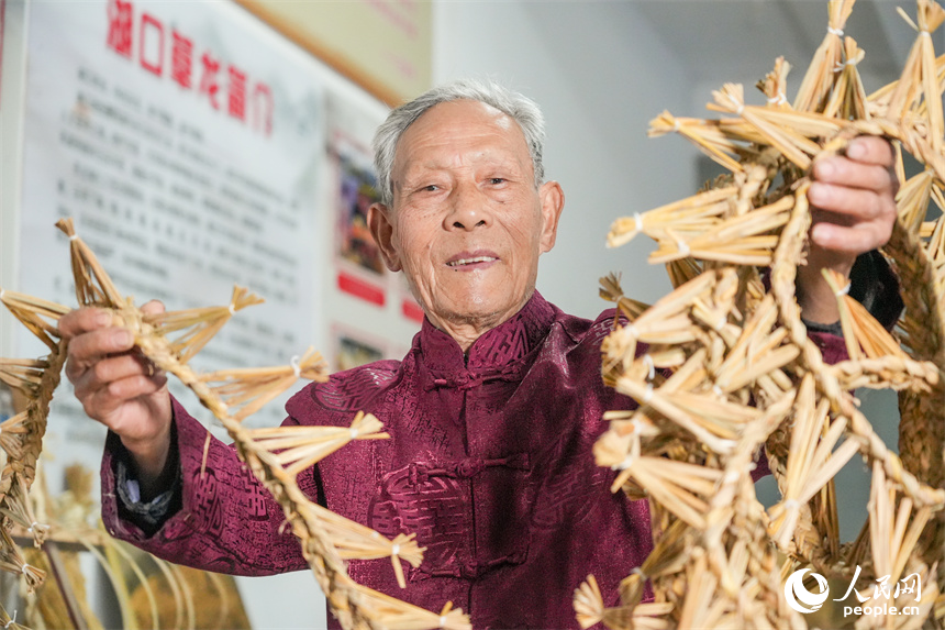 Chinese artisan preserves ancient straw dragon craft, creates 28-meter masterpiece