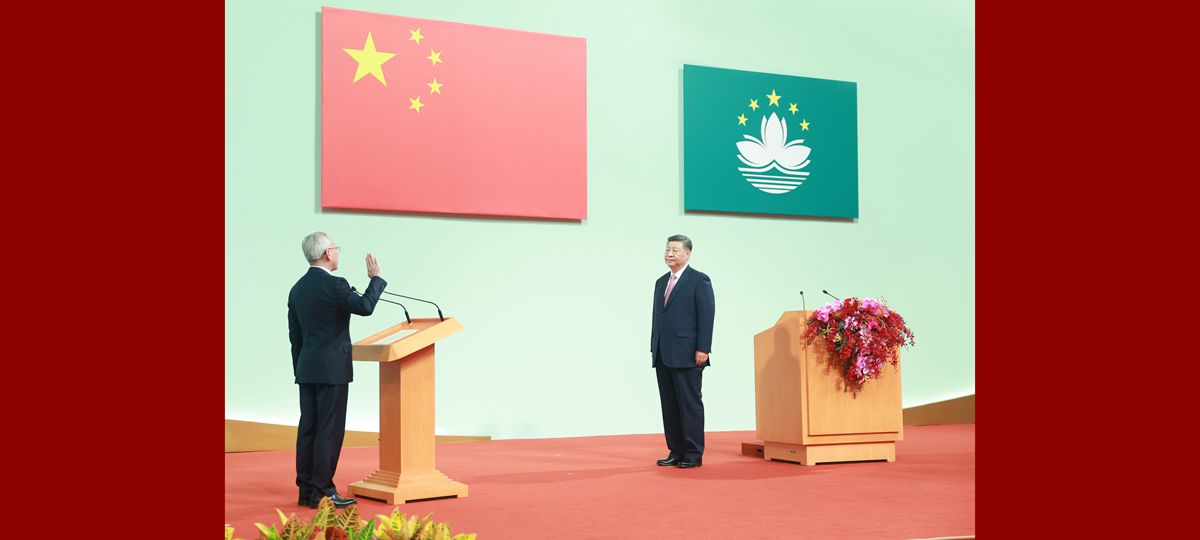 Xi administers oath of office to Macao's new chief executive