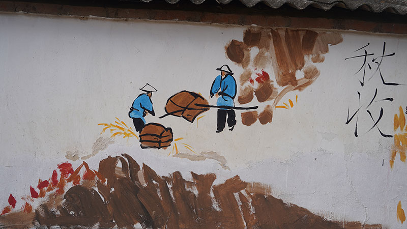 Man creates wall paintings to decorate village in SW China's Yunnan