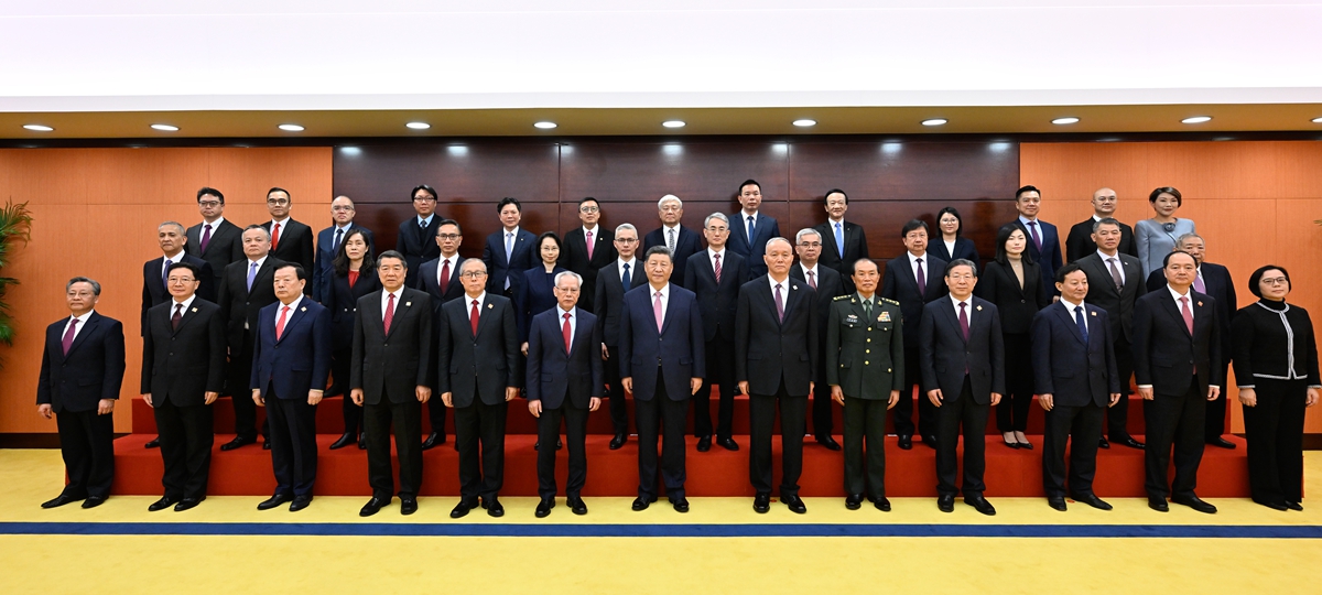 Xi meets new officials of Macao SAR's executive, legislative, judicial organs