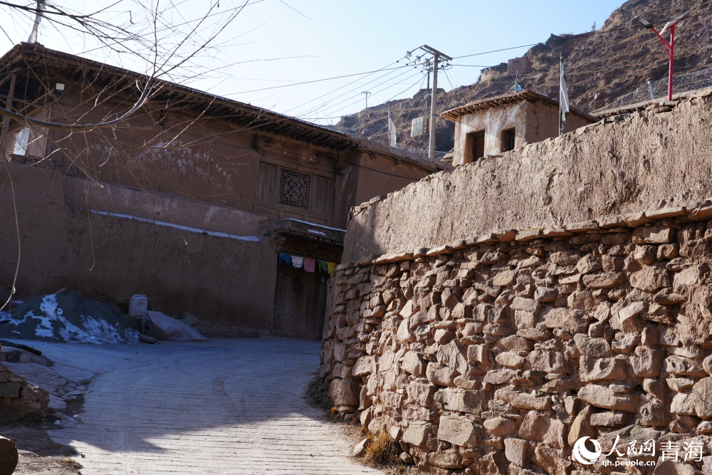 Tibetan villages in NW China's Qinghai embrace new life