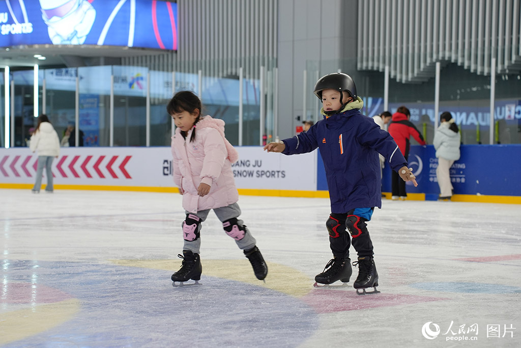 In pics: Winter sports boom across China