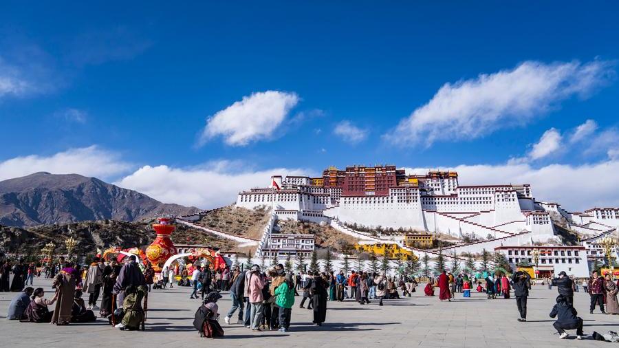 High-altitude highways pave way for prosperity in China's ethnic minority areas