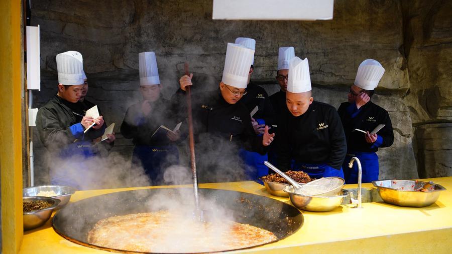 19 foreigners among China's first officially certified hotpot chefs