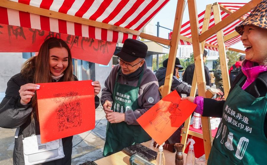 New Year fair opens in Hangzhou, E China