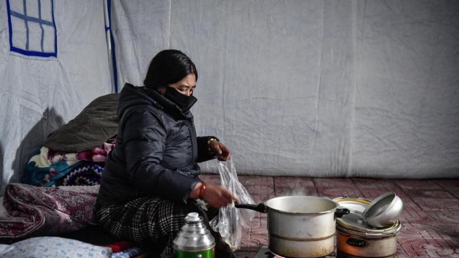 First hot meal after Xizang earthquake