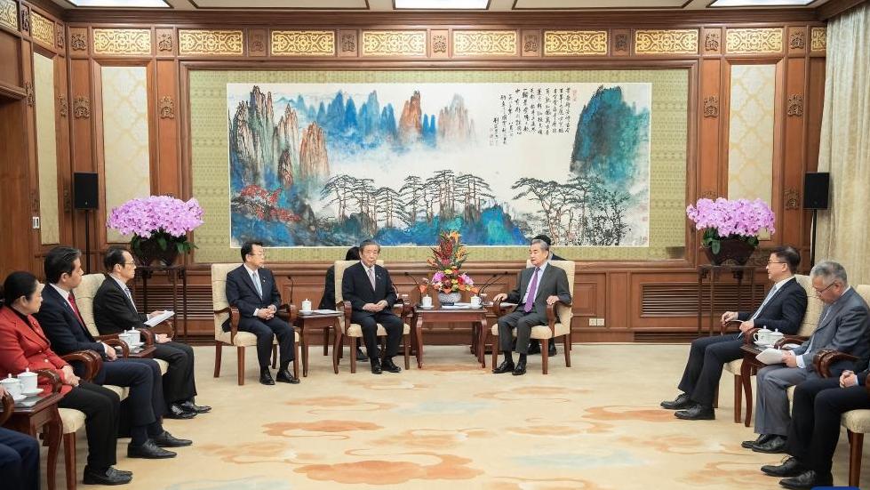 Top Chinese diplomat meets delegation from Japan's ruling coalition
