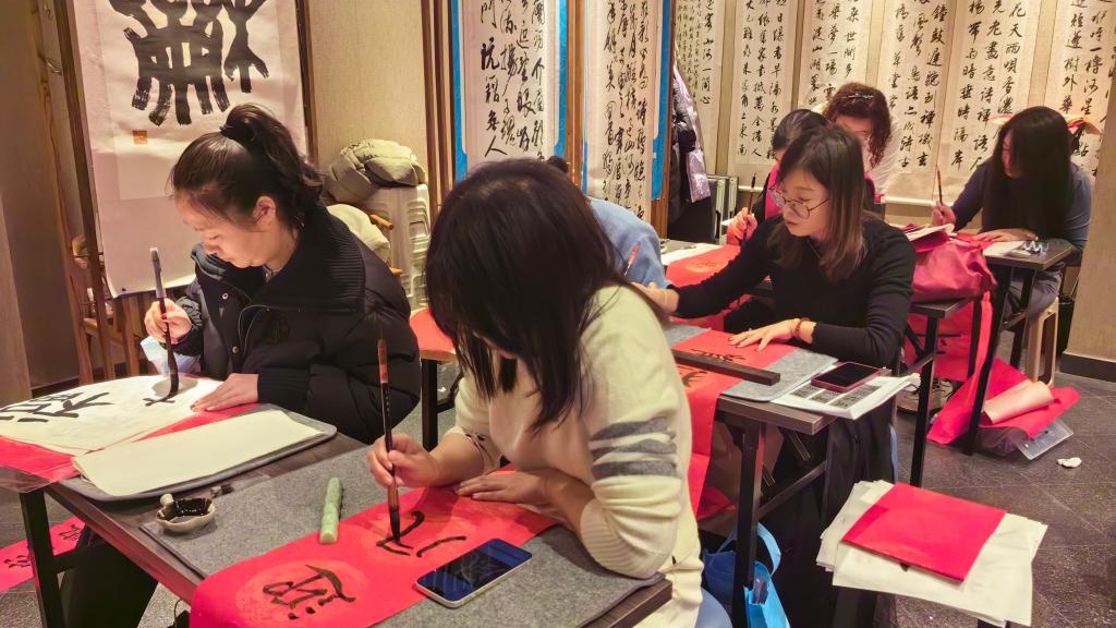More young Chinese opt for night school after work