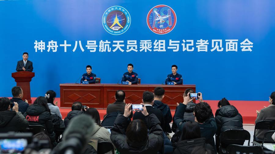 China honors three astronauts with medals