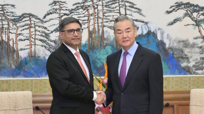 Chinese FM calls on China, India to foster cooperation, not division