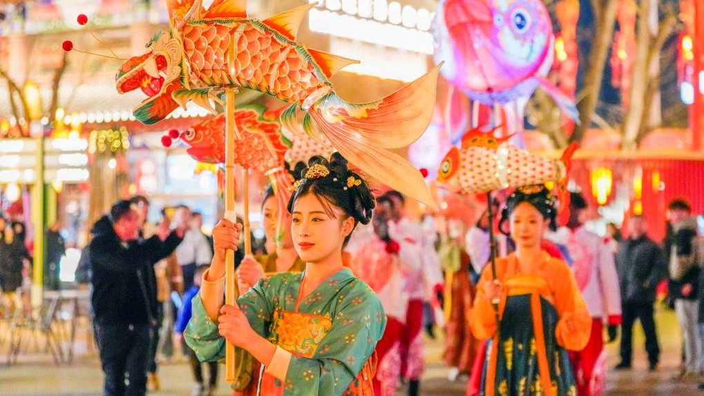 Festive atmosphere everywhere as Spring Festival comes