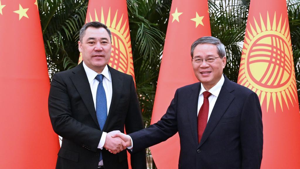 Chinese premier meets with Kyrgyz president in Beijing