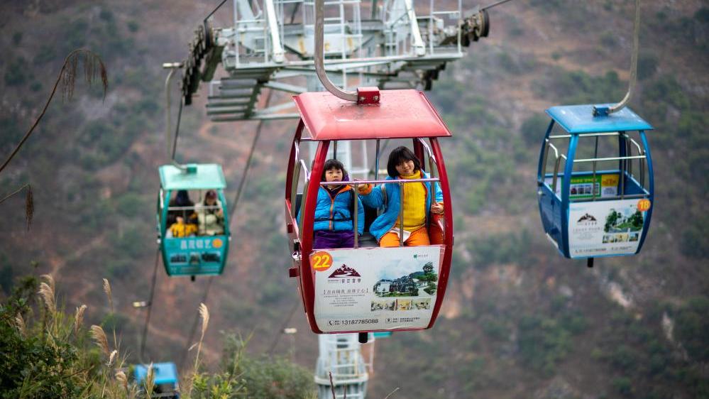 Facilities of scenic area help shorten children's journey to school in China's Yunnan