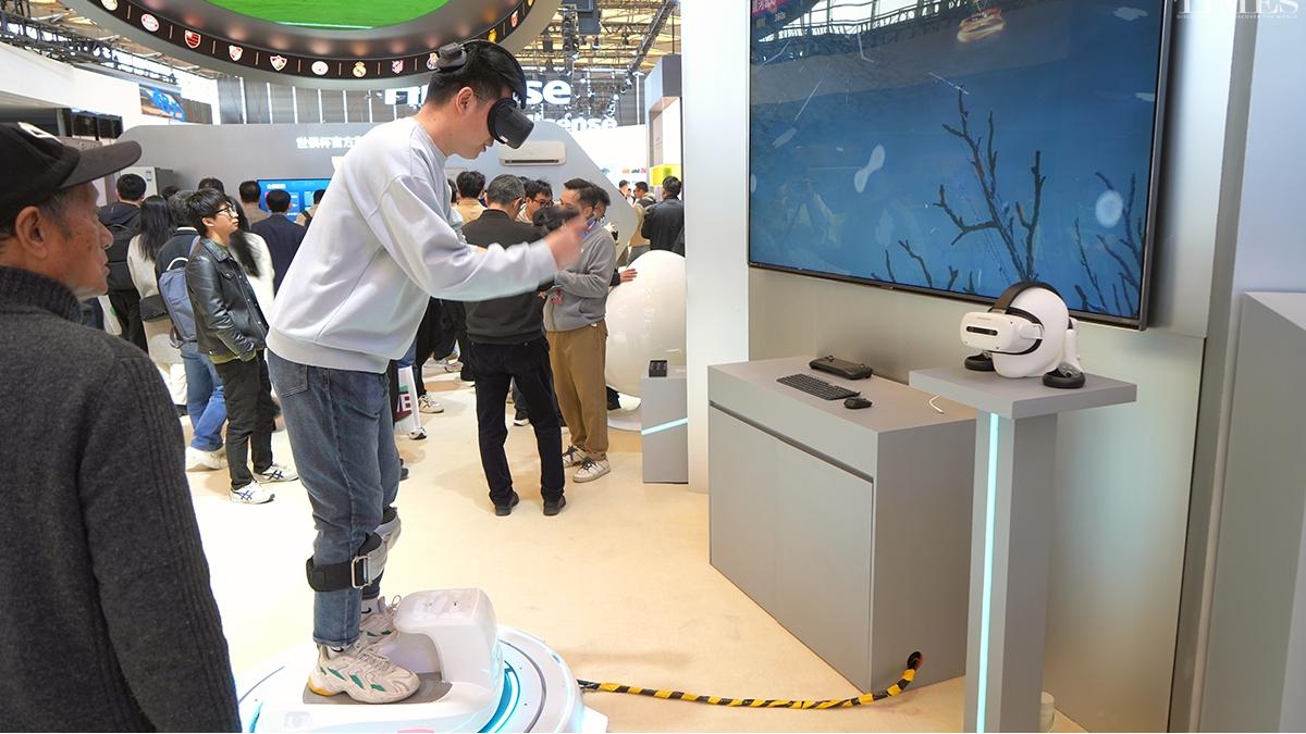 2025 Appliance & Electronics World Expo held in Shanghai, with AI-powered products in focus
