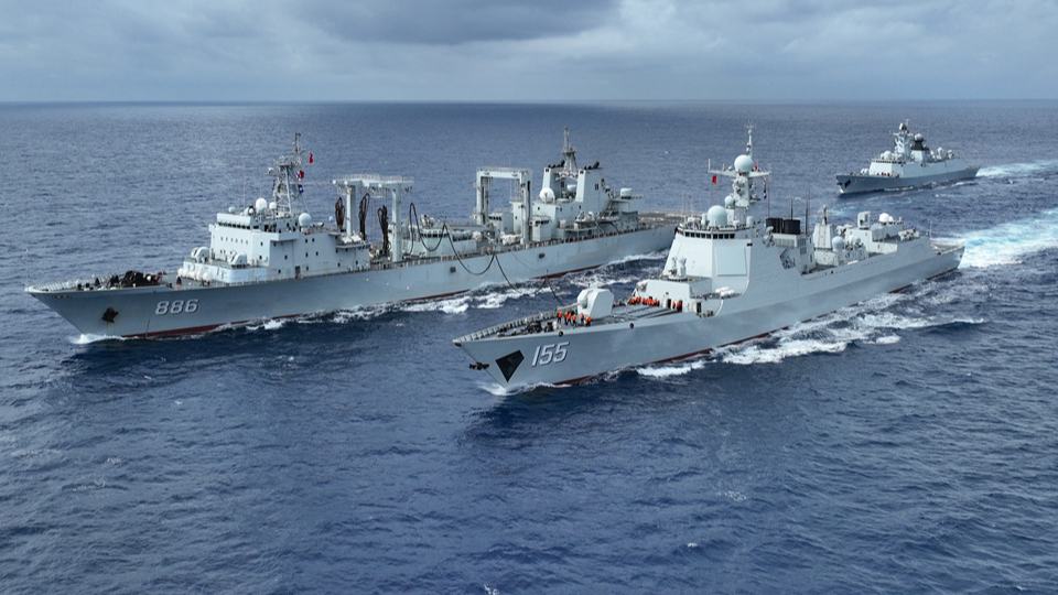 Warships engage in replenishment-at-sea training